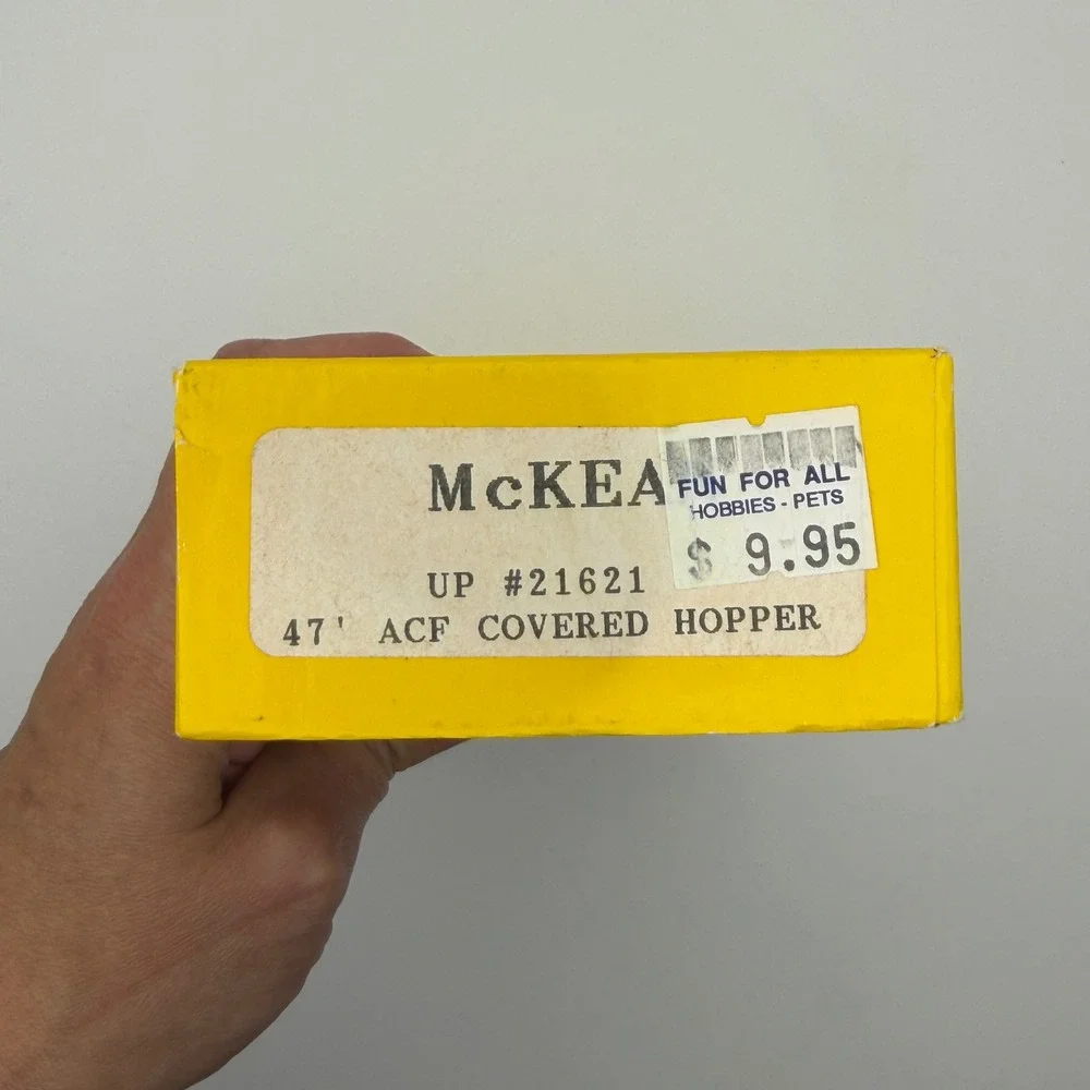 McKean Models 47' ACF Covered Hopper HO Scale Union Pacific #21621 Gray Kit